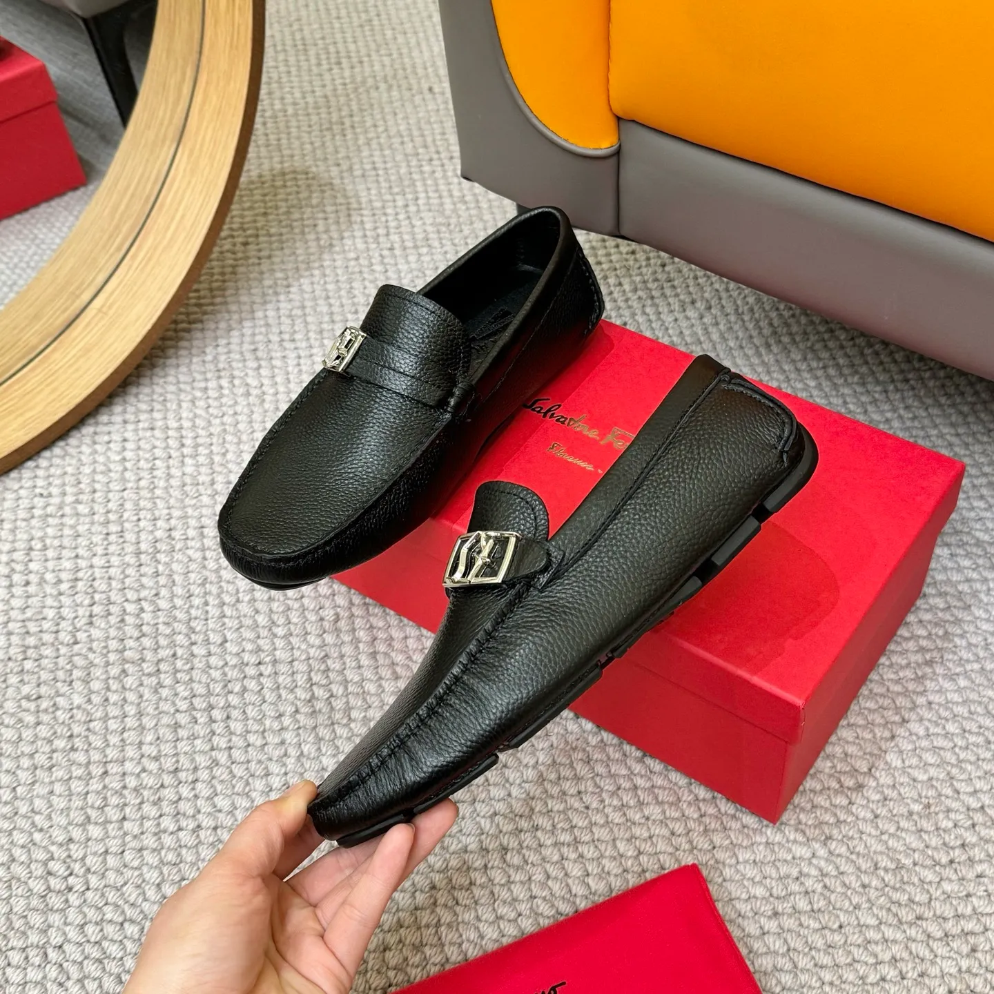 Men's men's shoes 💰420 (Yangli) Ferragamo 〰Ferragamo 2⃣️0⃣️2⃣️5️⃣ New series 👊🏻 Upper 🇮🇹 Italian imported calfskin, original outsole molding. Water-dyed sheepskin lining. The identity of every successful man is set off, and the upper and lower shoes are elegant and stable🚶🏻🚶🏻The high-end custom counter original replica is an eternal classic🔍️Number of codes: 38-46 with counter packaging